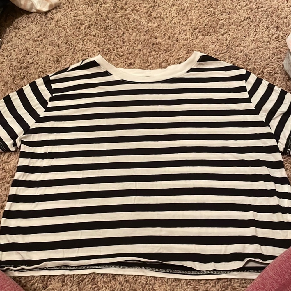 large cropped tee shirt